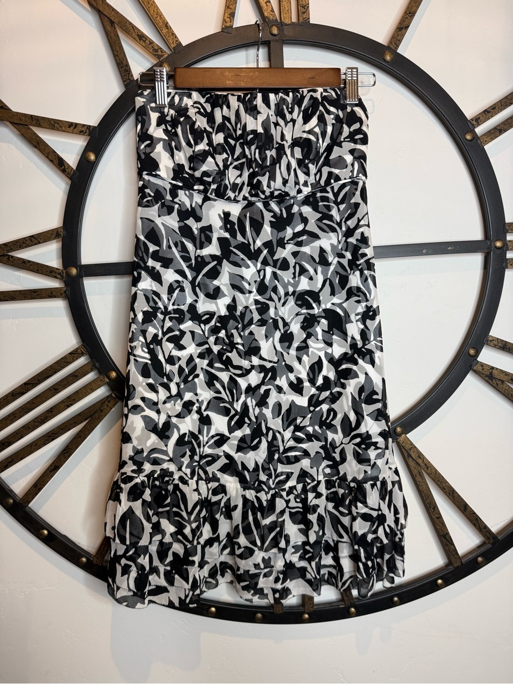 White House Black Market Black & White Leaf-Print Strapless Mini Dress